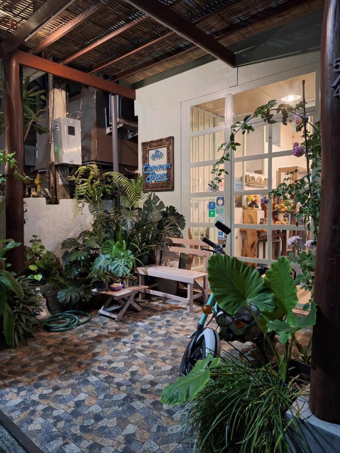 The Commonroom Cnx Chiang Mai Exterior foto